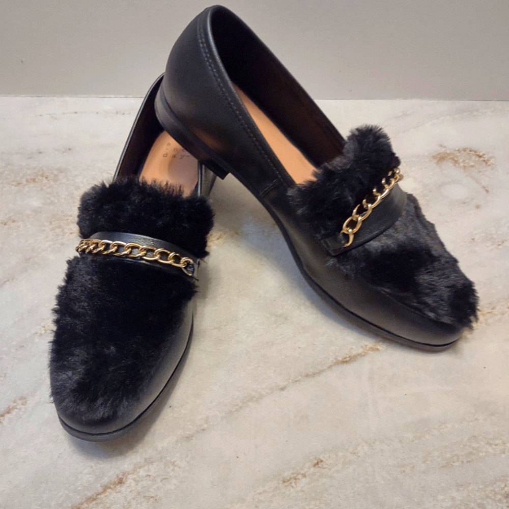 Black loafers with faux fur upper, chain detail 9 1/2 M